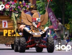 Lebih dari 100 Mobil Hias Ikut Meriahkan Batu Art Flower Carnival