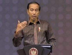 Presiden Joko Widodo Kenakan Baju Berbahan Tenun Ikat Bandar Kidul Kota Kediri