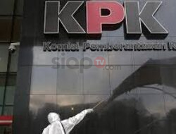 KPK Di Surabaya Tangkap Tangan ,Dan Menetapkan 4 Tersangka