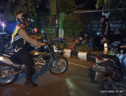 Kendarai Motor , Kapolsek Mojoroto Polres Kediri Kota Bubarkan Balapan liar dan Cegah Arak – Arakan Konvoi Liar di Jalan Raya