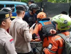 Wow Aksi Heroik, Polisi Kota Malang bersama Warga Berhasil Selamatkan Seorang Anak Yang Akan Bunuh Diri