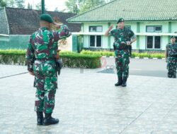 Pangdivif 2 Kostrad Pimpin Upacara Bendera Tanggal 17 Januari 2023