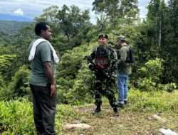 Bupati Nduga Ajak Dansatgas Yonif Raider 514 Kostrad Tinjau Rencana Lokasi Pos TNI