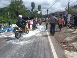 Laka Lantas Antara Mobil Pick up Vs Truck Bermuatan Pupuk Di Ngantang