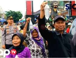 Polisi Berbagi Ikan Cupang untuk Warga di Ponorogo, Cegah Demam Berdarah