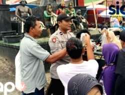 Police Distribute Betta Fish to Residents in Ponorogo, Prevent Dengue Fever