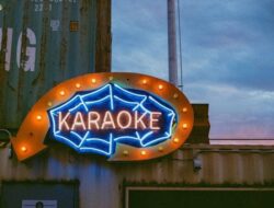 10 Tempat Karaoke di Medan yang Populer & Asyik