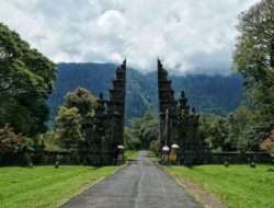 Bali Handara Gate, Bangunan Bersejarah dengan Panorama Alam Memukau di Buleleng