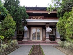 Gedong Kirtya, Museum Bersejarah yang Menampilkan Seni & Budaya Bali di Buleleng