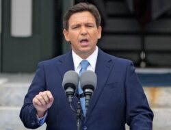 Ron DeSantis shows off his home field, waxes on baseball days – English SiapTV.com