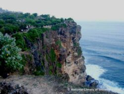 Mengenal Kemegahan Pura Luhur Uluwatu Yang Bikin Takjub