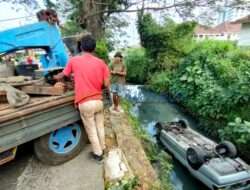 Mobil Mewah Terjun ke Sungai Dekat Jatim Park 3 Kota Batu