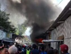 Pasar Batu di Lalap Jago Merah Saat Sedang Relokasi