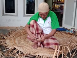 Kakek 84 Tahun Ubah Limbah Pelepah Pisang Jadi Produk Bernilai Seni Tinggi