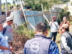 Komisi C Bersama Pihak Terkait Adakan Peninjauan Sungai Yang Di Tengahnya Berdiri Rumah