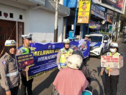 Kasat Lantas Polres Batu Berikan Teguran Simpatik Dalam  Operasi Zebra Semeru