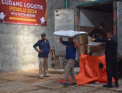 KPU Kota Kediri menerima logistik Pemilu 2024 tahap kedua