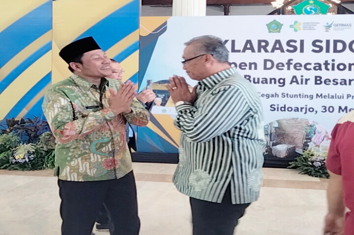 Dr. Koen Irianto Uripan bersama Plt Bupati Sidoarjo H. Subandi