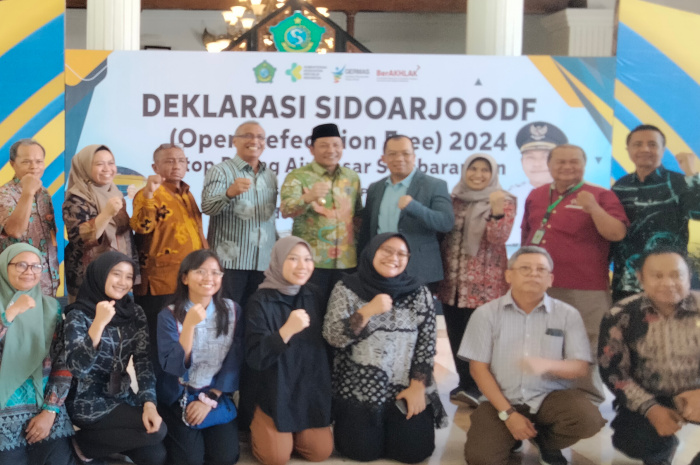 DR Koen Irianto Uripan bersama Plt Bupati Sidoarjo H. Subandi dan tim Verifikasi ODF Dinkes Pemprov Jatim 