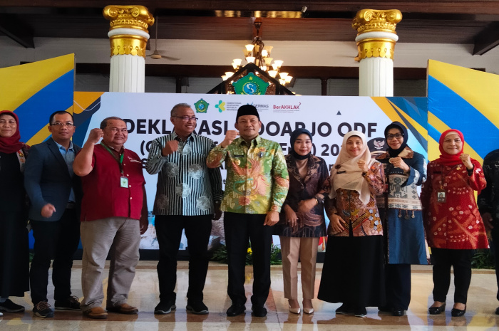 DR. Koen Irianto Uripan bersama Plt. Bupati Sidoarjo H. Subandi S.H. dan tim Verifikasi ODF Dinkes Pemprov Jatim.