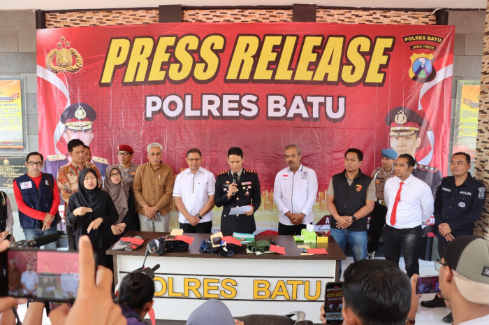 Press release keberhasilan Satreskrim Polres Kota Batu amankan penganiayaan anak SMP Batu hingga meninggal dunia