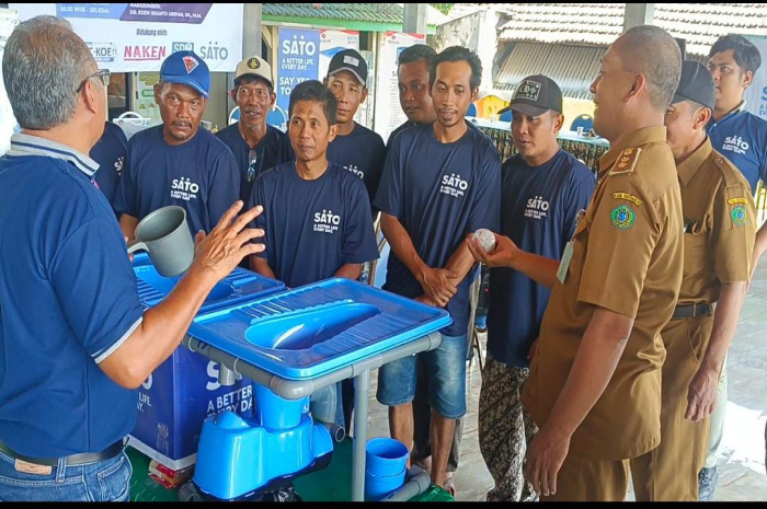 Jejak Langkah DR. Koen Irianto Uripan Bersama SATO Dalam Bidang Sanitasi di Desa Tanjek Wagir, Krembung, Sidoarjo