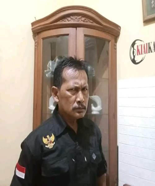 Joko, warga Porong, Sidoarjo, mendukung aksi LSM LIRA untuk melakukan pelaporan dan membongkar atas dugaan perlakuan istimewa napi koruptor di Lapas Porong 