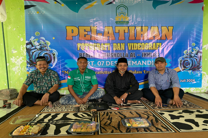 Pelatihan Fotografi dan Videografi Remaja Mushola Desa Cemandi