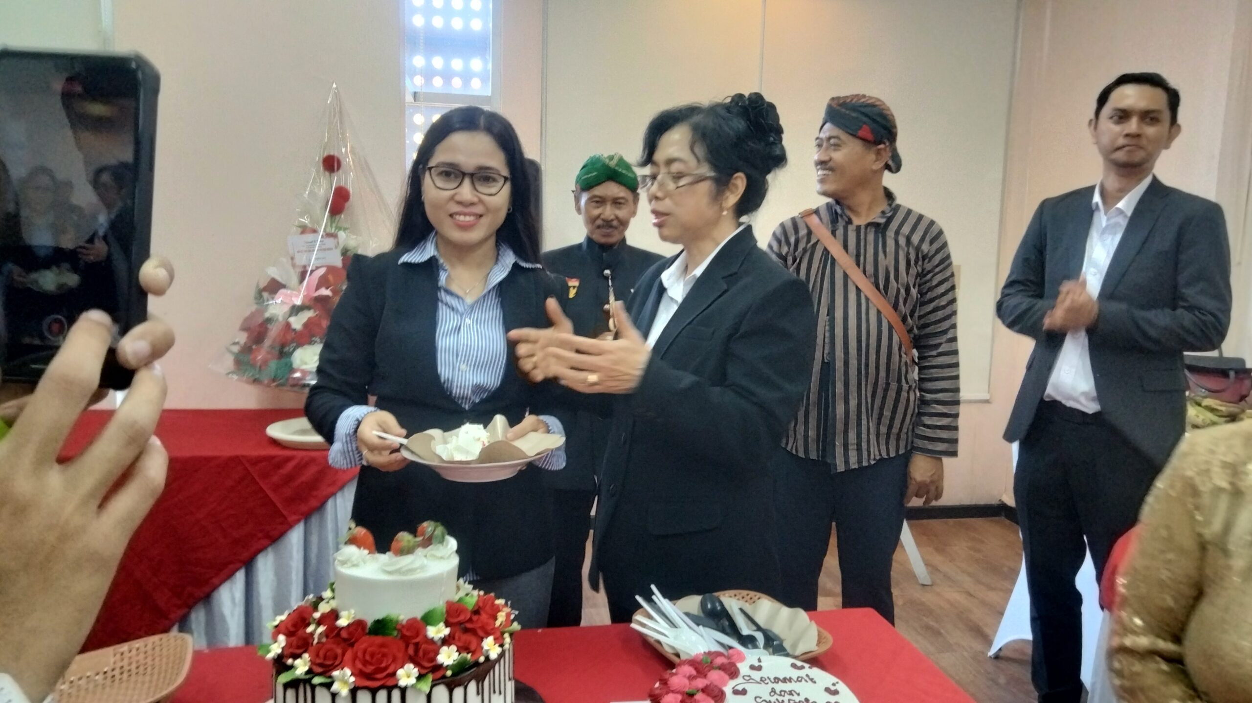 Pembukaan kantor cabang Asosiasi Yuris dan Advokasi Hak Asasi Manusia (HAM) bersamaan dengan HUT Yeni Purwanti, S.H. Putri dari Direktur Utama.