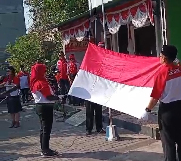 LSM LIRA Sidoarjo melaksanakan Pengibaran sang saka merah putih dalam upacara bendera peringatan HUT ke 79 Kemerdekaan Republik Indonesia 