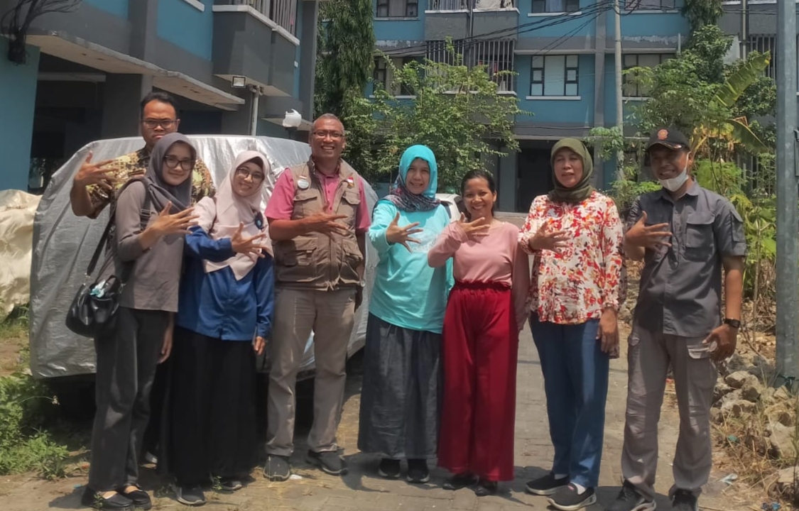 DR Koen berikan bantuan Grease Trap, Langkah Inovatif DR Koen bersama Dinkes Surabaya Cegah Pencemaran Lingkungan