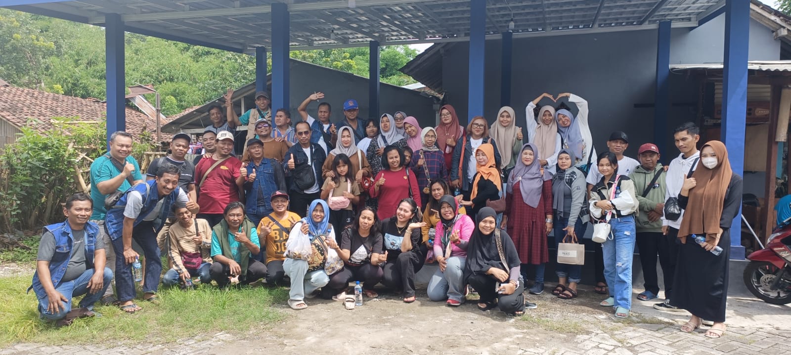 Alumni SMT Penerbangan 93 Gelar Gathering di Pantai Papuma Jember.