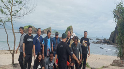 Alumni SMT Penerbangan Sidoarjo tahun 93 Gelar Gathering di Pantai Papuma Jember.