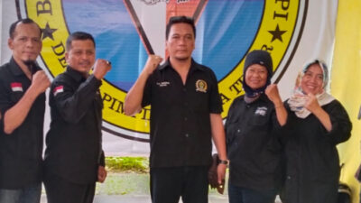 AWPI Sidoarjo Kunjungi DPD Jatim, Ketua DPD AWPI Jawa Timur, Sri Agus Mahendra bersama Warsono dan pengurus.