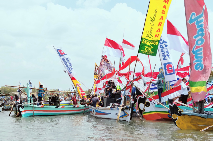 Desa Banjar Kemuning Nyadran : Uri-uri Budaya Warga Pesisir dan wujud syukur masyarakat kepada Allah SWT atas segala berkah dan rezeki melimpah dari hasil laut, sekaligus memohon doa keselamatan dan kemakmuran.