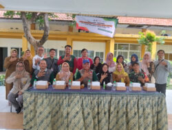 Dr. Koen Verifikasi 5 Pilar STBM di Dukuh Menanggal Surabaya