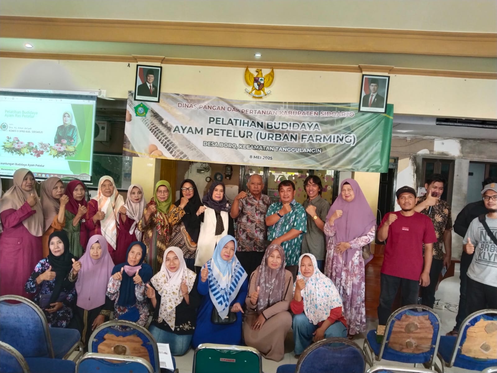 Ainun Jariyah anggota DPRD Kabupaten Sidoarjo dari Fraksi PKB menggelar pelatihan beternak ayam (Urban Farming) bagi warga Desa Boro Kecamatan Tanggulangin, Kabupaten Sidoarjo.