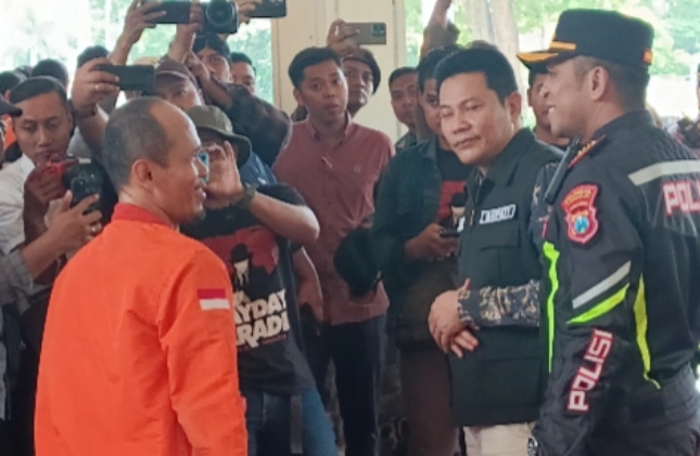 Peringatan May Day, Bupati Sidoarjo Subandi berkomitmen mendukung iklim industrial yang sehat dan saling mendukung.