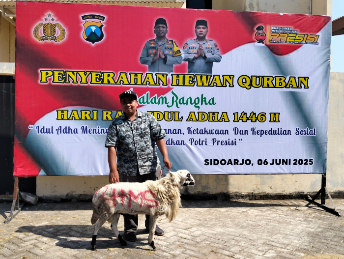 Aliansi Ojol Sidoarjo Terima Hewan Qurban dari Kapolresta Sidoarjo