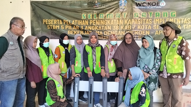 Dinas Kesehatan Jatim dan DR. Koen Irianto Uripan, menggelar "Pelatihan Peningkatan Kapasitas Implementasi TTG STBM" angkatan ke-2.