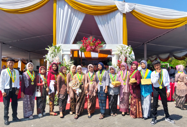 SMP Negeri 2 Sedati resmi melepas 316 siswa kelas IX.