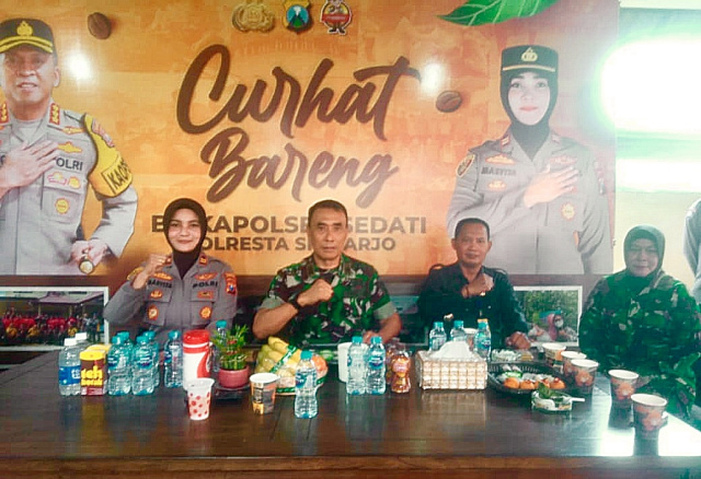 Polsek Sedati menggelar kegiatan "Pengobatan Gratis" dalam rangka menyambut Hari Bhayangkara ke-79 yang dihadiri Camat Sedati, Danramil Sedati.