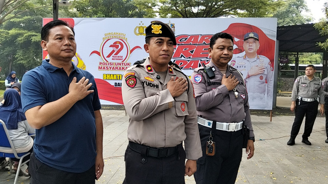 Car Free Day Polresta Sidoarjo menghadirkan Bakti Sosial dan Layanan Kepolisian berupa pemeriksaan kesehatan gratis, pembuatan SKCK dan perpanjangan SIM.