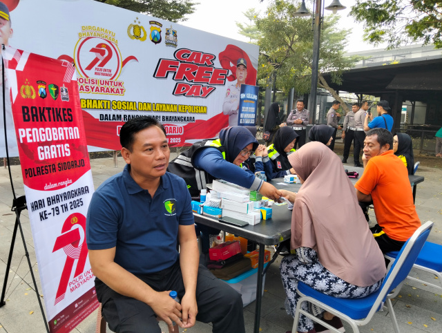 Car Free Day Polresta Sidoarjo menghadirkan Bakti Sosial berupa pemeriksaan kesehatan gratis oleh Dokkes Polresta Sidoarjo.
