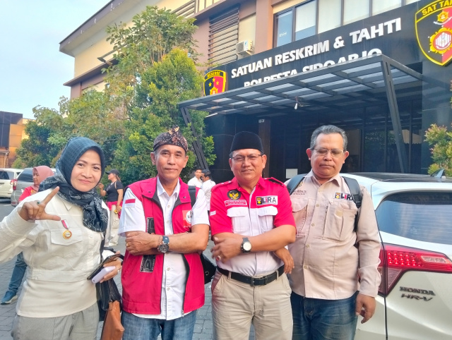 LSM LIRA Sidoarjo Apresiasi Polresta Sidoarjo Bongkar Korupsi 1,1 M dan mendukung penuh langkah hukum yang dilakukan Kepolisian untuk mengungkap kasus ini sampai ke akar-akarnya.