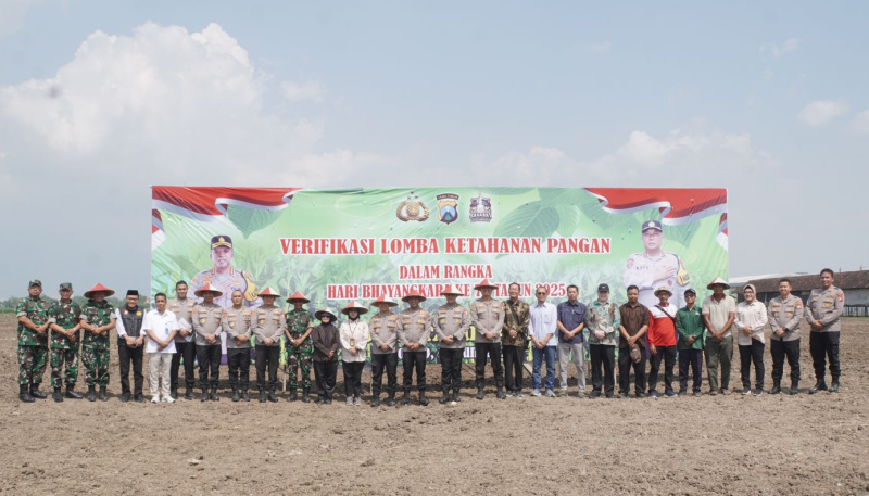 Mabes Polri tinjau lahan jagung sebagai bagian dari verifikasi lomba Ketahanan Pangan yang digelar secara nasional