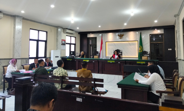 Sidang Pra Peradilan yang diajukan oleh tim Kuasa Hukum Sularto S.H., terhadap penetapan status tersangka EU di PN Mojokerto