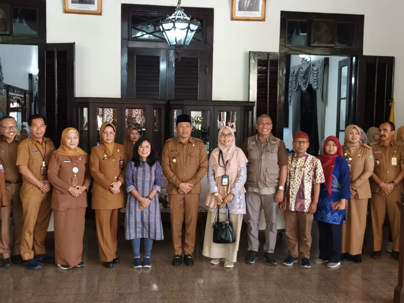 Bupati Sidoarjo H. Subandi bersama jajaran dan tim verifikator Kemenkes RI dalam rangka Verifikasi STBM 5 pilar di Kabupaten Sidoarjo.