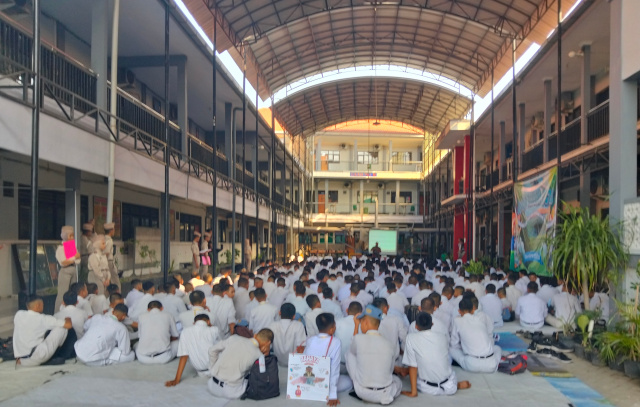 SMK Penerbangan Dharma Wirawan Gelar MPLS Ramah