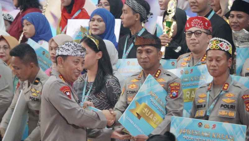 Awarding Day 2025, Polresta Sidoarjo Raih 6 Gelar. Kapolri Jenderal Listyo Sigit Prabowo, menyerahkan secara langsung anugerah penghargaan prestisius tersebut